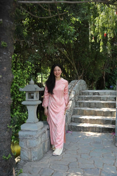 Áo dài Dạ Thảo một lớp chất liệu lụa