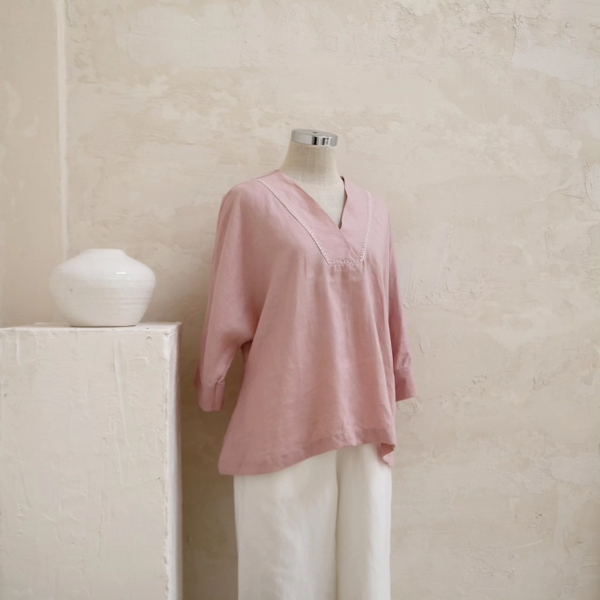 Áo Venus thêu cổ chữ V form rộng Anam