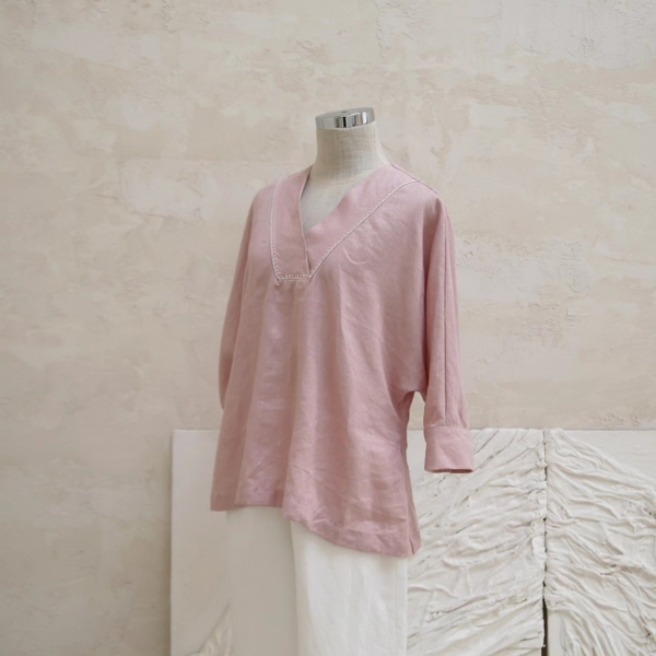 Áo Venus thêu cổ chữ V form rộng Anam