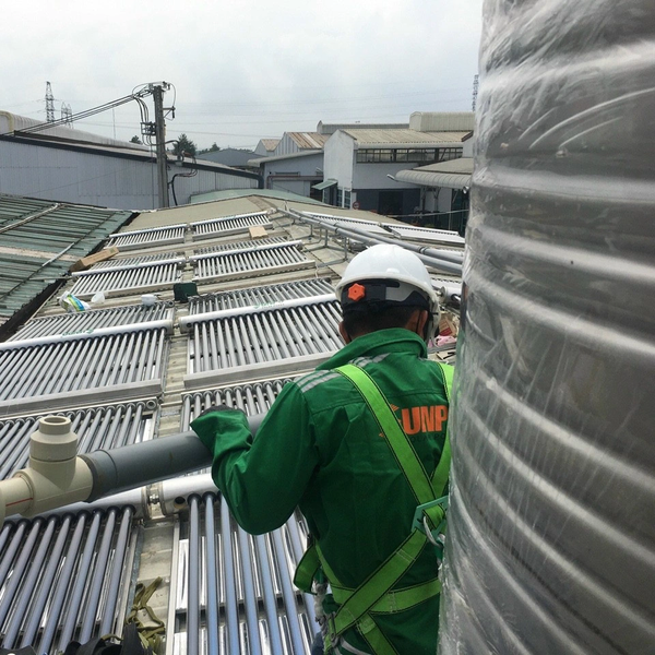 Dịch vụ lắp đặt máy nước nóng NLMT