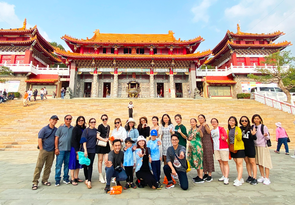 Cùng đoàn khách VIP du ngoạn Đài Loan