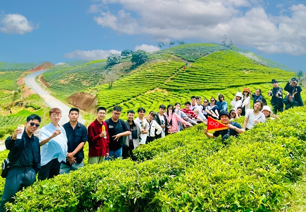 NHỘN NHỊP CÁC ĐOÀN KHÁCH IDO VÀO MÙA HÈ