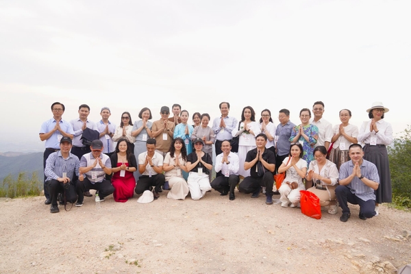 Đoàn Đại Biểu Hội Thảo Khoa Học Quốc Gia Về Thăm Và Dâng Hương Tại Thánh Địa Ngọa Vân