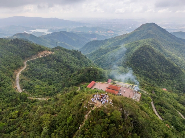Tư Tưởng Nhập Thế Của Trần Nhân Tông Bài Học Sống Giữa Đời Thường Mà Không Rối
