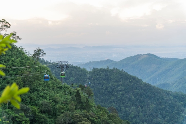 Miễn phí cáp treo khứ hồi cho du khách đến Ngọa Vân Yên Tử chiêm bái xá lợi Phật