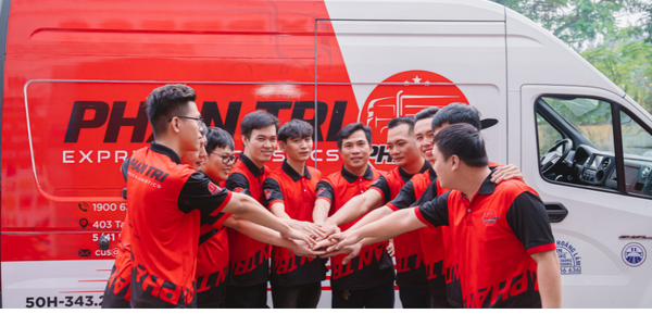 Đội ngũ gửi hàng đi Hàn Quốc uy tín chuyên nghiệp Phan Trí Express 