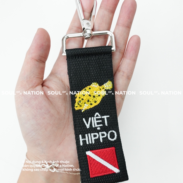 Móc khoá thêu hình ôm viền Cá vàng theo yêu cầu