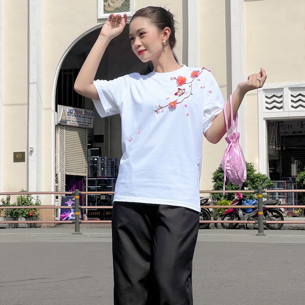 Áo Thun Thêu Ruy Băng Thủ Công - Bướm Xuân Nhành Đào