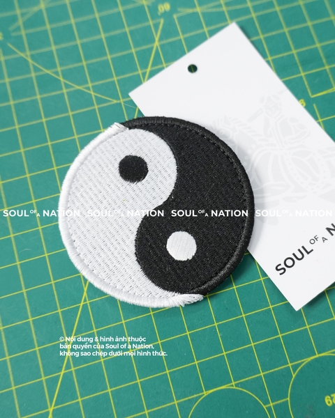 Patch thêu hình ôm viền Thái cực theo yêu cầu