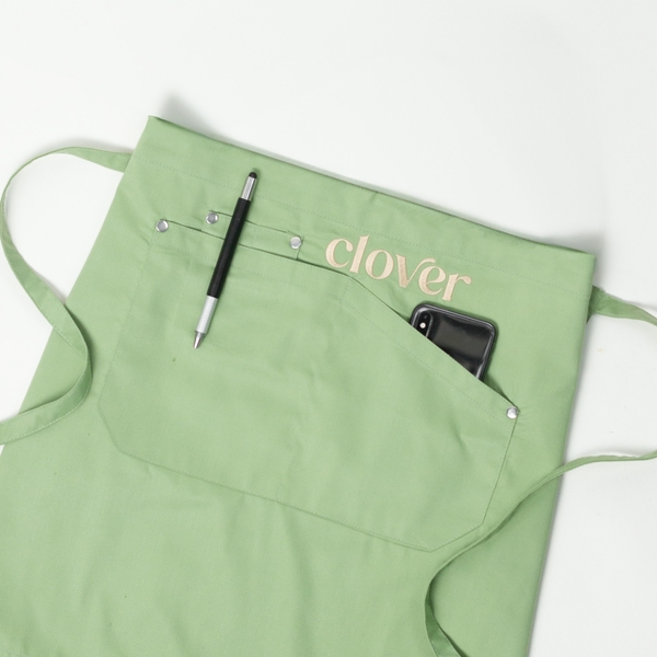 Dự án Tạp dề đồng phục thêu Clover Coffee theo yêu cầu