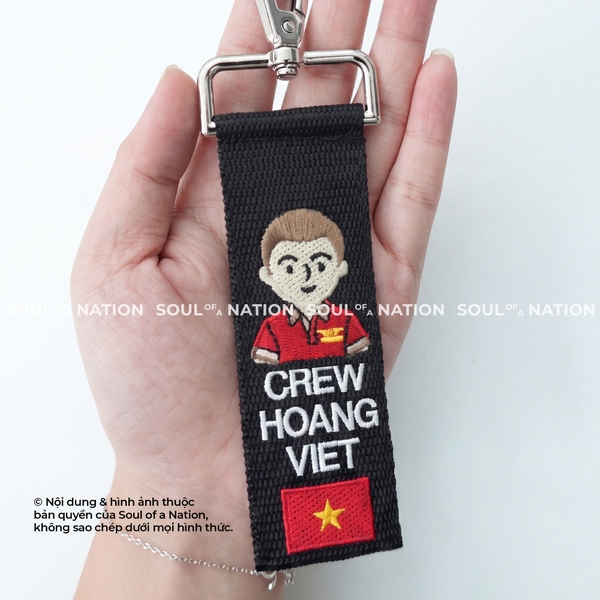 Móc khoá thêu hình ôm viền Tiếp viên hàng không nam VJ theo yêu cầu