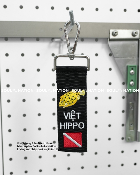 Móc khoá thêu hình ôm viền Cá vàng theo yêu cầu