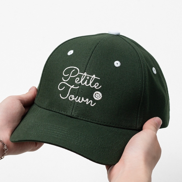 Dự án Nón lưỡi trai đồng phục thêu Petite Town theo yêu cầu