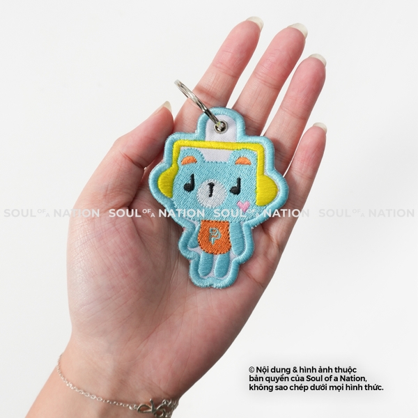 Patch thêu hình ôm viền Linh vật màu xanh đeo tai nghe theo yêu cầu