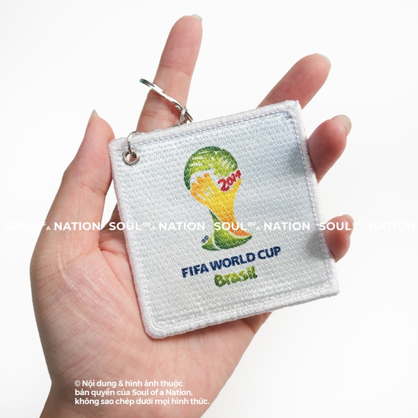 Móc khoá thêu nhuộm màu chỉ hình vuông CUP THẾ GIỚI theo yêu cầu