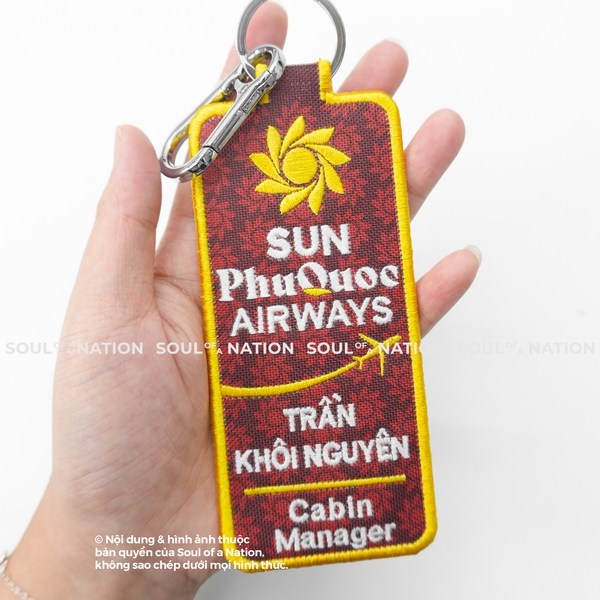 Móc khoá thêu hình ôm viền Tiếp viên hàng không SPA Cabin Manager theo yêu cầu