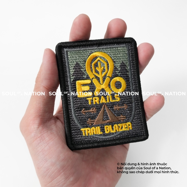 Móc khoá in kết hợp thêu hình chữ nhật EXO Trails theo yêu cầu