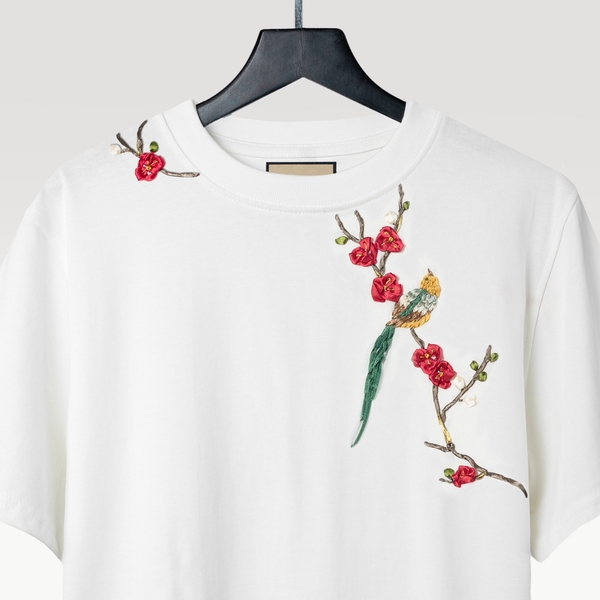 Áo Thun Thêu Ruy Băng Thủ Công - Tiên Điểu Thưởng Đào