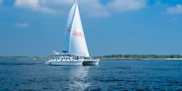 Khám phá đảo Lembongan bằng du thuyền Beach Club Cruise
