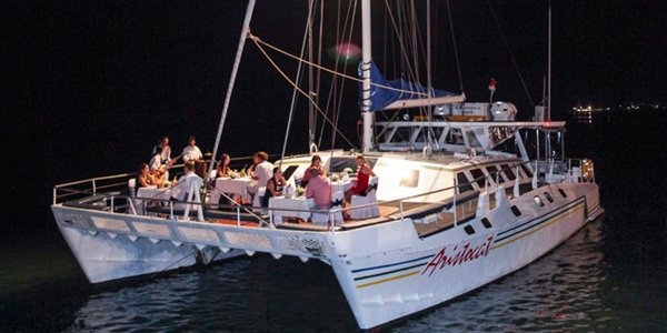 Khám Phá Nusa Lembongan bằng du thuyền hạng sang Aristocat