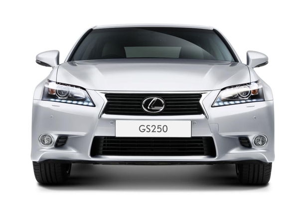 ac-quy-xe-lexus-gs250-lap-binh-varta-co-tot-khong
