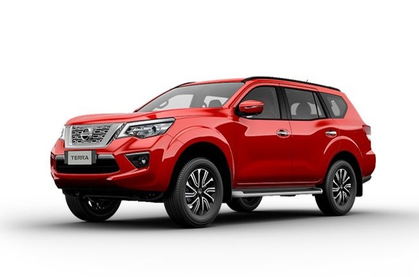 ac-quy-xe-nissan-terra-lap-binh-varta-co-tot-khong