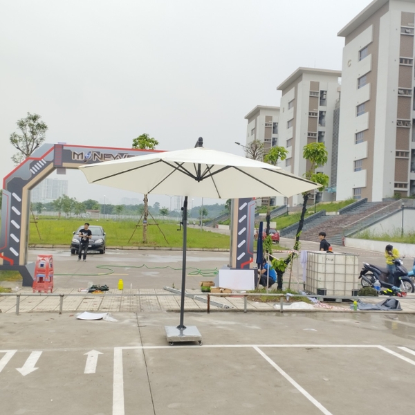 Giao thành công 12 bộ Ô dù lệch tâm tròn 3m cho học viện tài chính