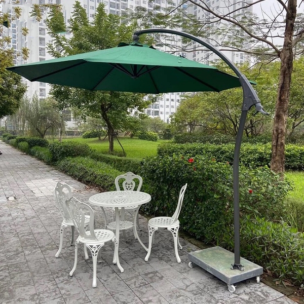 So sánh các mẫu ô dù che nắng ngoài trời cho quán cafe, nhà hàng