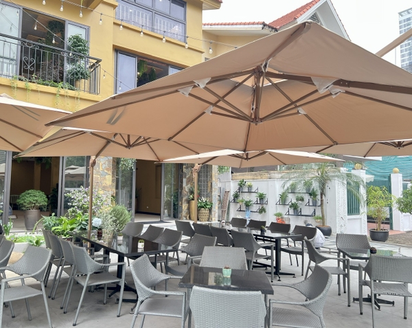 Giao hàng thành công 10 dù lệch tâm cho Thảo Viên - Botanic Garden tại Nam Từ Liêm, Hà Nội