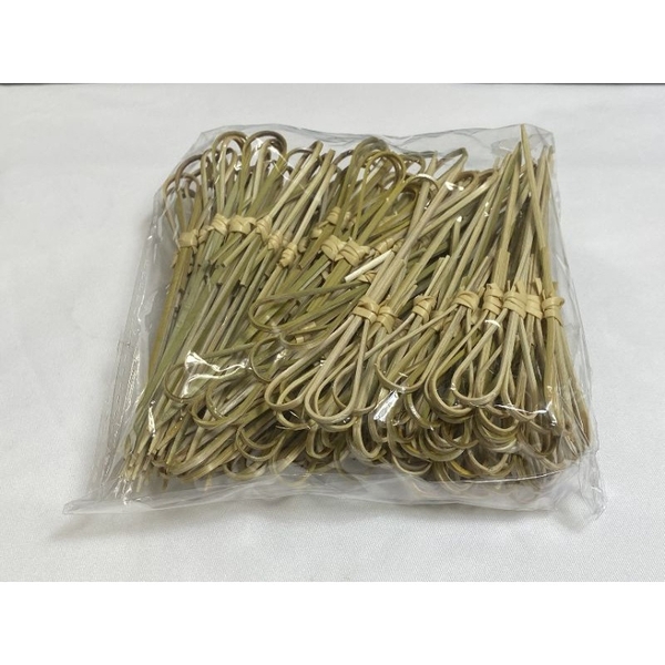 Tăm tre xiên trái cây trái tim màu đỏ 100 chiếc, 12cm