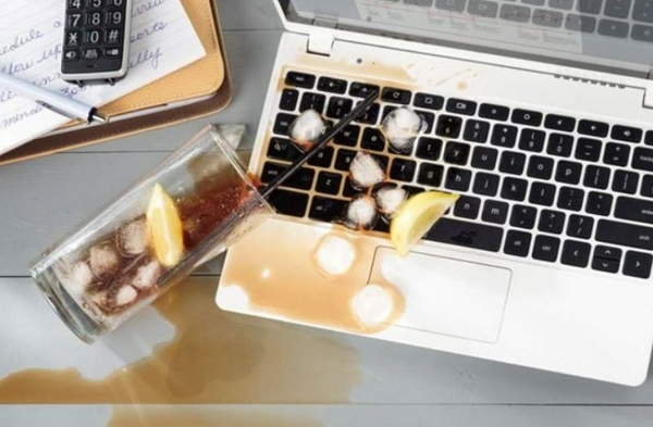 màn hình laptop bị ẩm