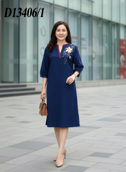 MCollection | Đầm Thường Ngày Phuom Suông Linen Dài Qua Gối In D13406LW01