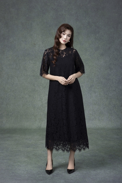 SWANLAKE | Đầm Tiệc Phuom Suông Ren Dài Qua Gối D13317LW01