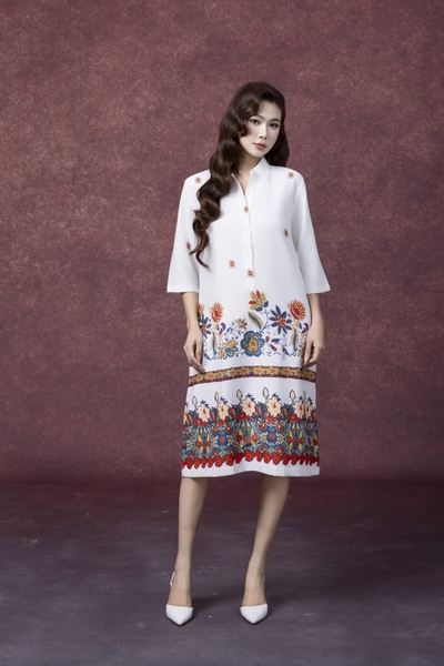 SWANLAKE | Váy Đầm Nữ Midi Tay Lỡ Cổ Sơ Mi Vải Lụa Dày In Hoa Có Túi Công Sở Dạo Phố D13263LW01