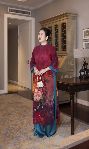 M COLLECTION | Áo Dài Tiệc Trung Niên Tặng Mẹ Họa Sắc Phom Suông Cổ Trụ Vải Đũi Bông In Hoa L13159LW01