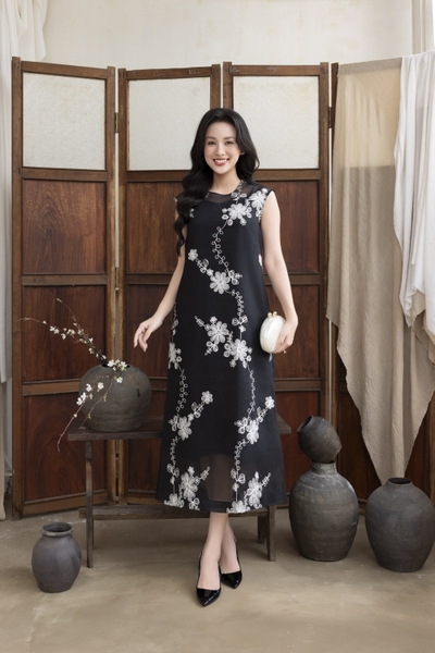 SWANLAKE | Váy Đầm Nữ Suông Maxi Xòe Sát Nách Vải Tơ Thêu Hoa Tiệc Công Sở Thanh Lịch D13283LW01