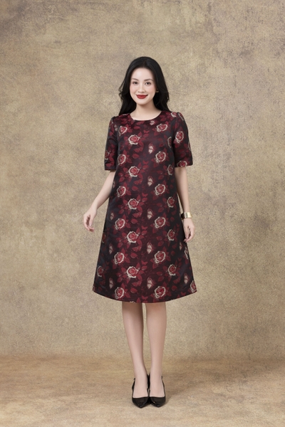 SWANLAKE | Váy Đầm Nữ Phom A Cổ Tròn Tay Ngắn Vải Gấm Hoa Cao Cấp Sang Trọng Đi Tiệc Công Sở D13266LW01