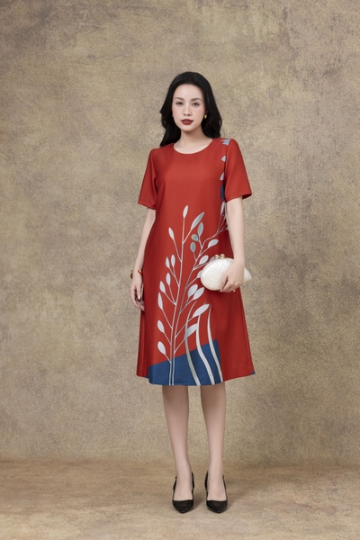 SWANLAKE | Váy Đầm Nữ Phom A Cổ Tròn Tay Ngắn Lụa Dày In Hoa Sang Trọng Đi Tiệc Công Sở D13067LW01