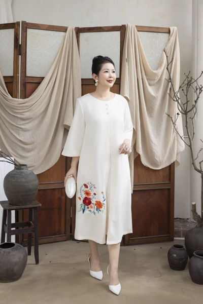 M COLLECTION | Đầm Thường Ngày Phuom Suong Lụa Dày Dài Qua Gối D13259LW01