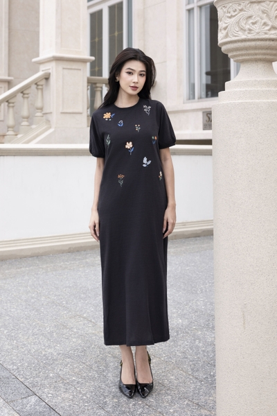 SWANLAKE | Váy Đầm Nữ Midi Suông Linen Thêu Hoa Tay Cổ Tròn Viền Thun Có Túi Xẻ Tà Công Sở Hè D12694LW01