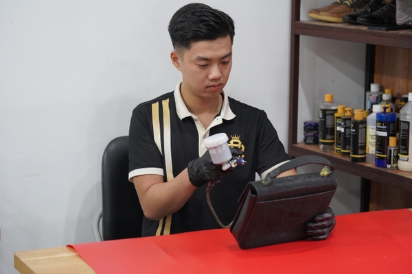 Bật Mí Quy Trình Sửa Chữa Và Sơn Bề Mặt Da Siêu Đơn Giản