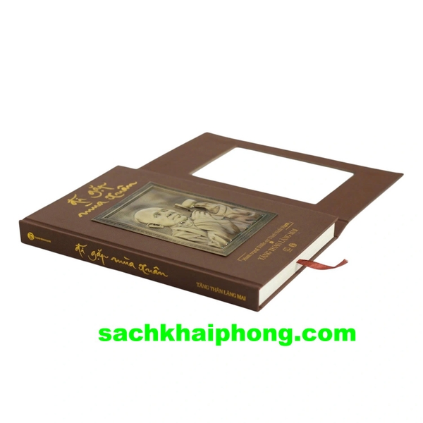 Sách Đi Gặp Mùa Xuân - Hành Trạng Thiền Sư Thích Nhất Hạnh (Ấn Bản Đặc Biệt - Bìa Cứng) Tăng Thân Làng Mai