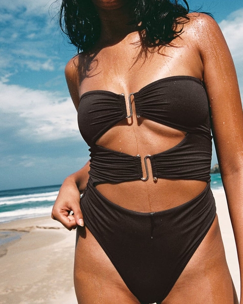 Bikini 3 mảnh áo tam giác khoen tròn ,quần kèm váy lưới cột