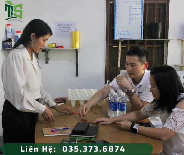 TS Đón Tiếp Đối Tác Ghé Thăm Cơ Sở Sản Xuất