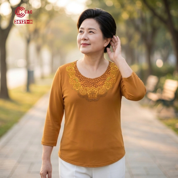 26121 - Áo Tay Lỡ Cổ Ren Thêu Hoa Cúc Đính Đá