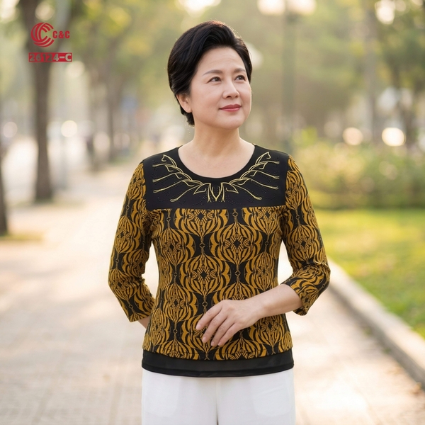 26124 - Cổ Tròn Tay Lỡ Họa Tiết Phối Thêu Đính Đá