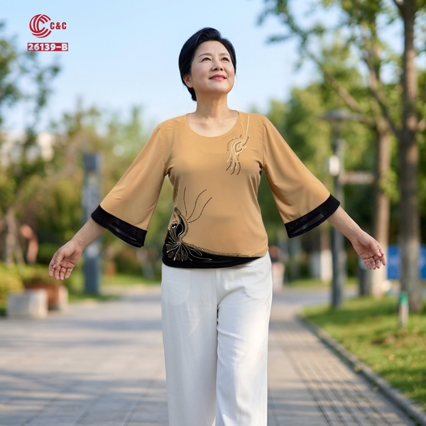 26139 - Áo Kiểu Tay Loe Thêu Chim Công Phối Đính Đá