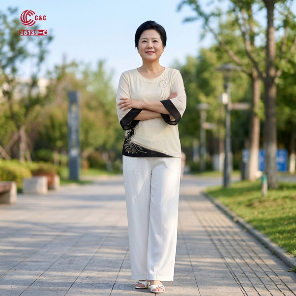 26139 - Áo Kiểu Tay Loe Thêu Chim Công Phối Đính Đá