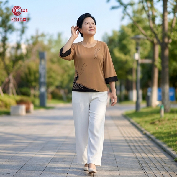 26139 - Áo Kiểu Tay Loe Thêu Chim Công Phối Đính Đá