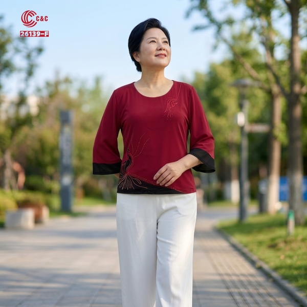 26139 - Áo Kiểu Tay Loe Thêu Chim Công Phối Đính Đá